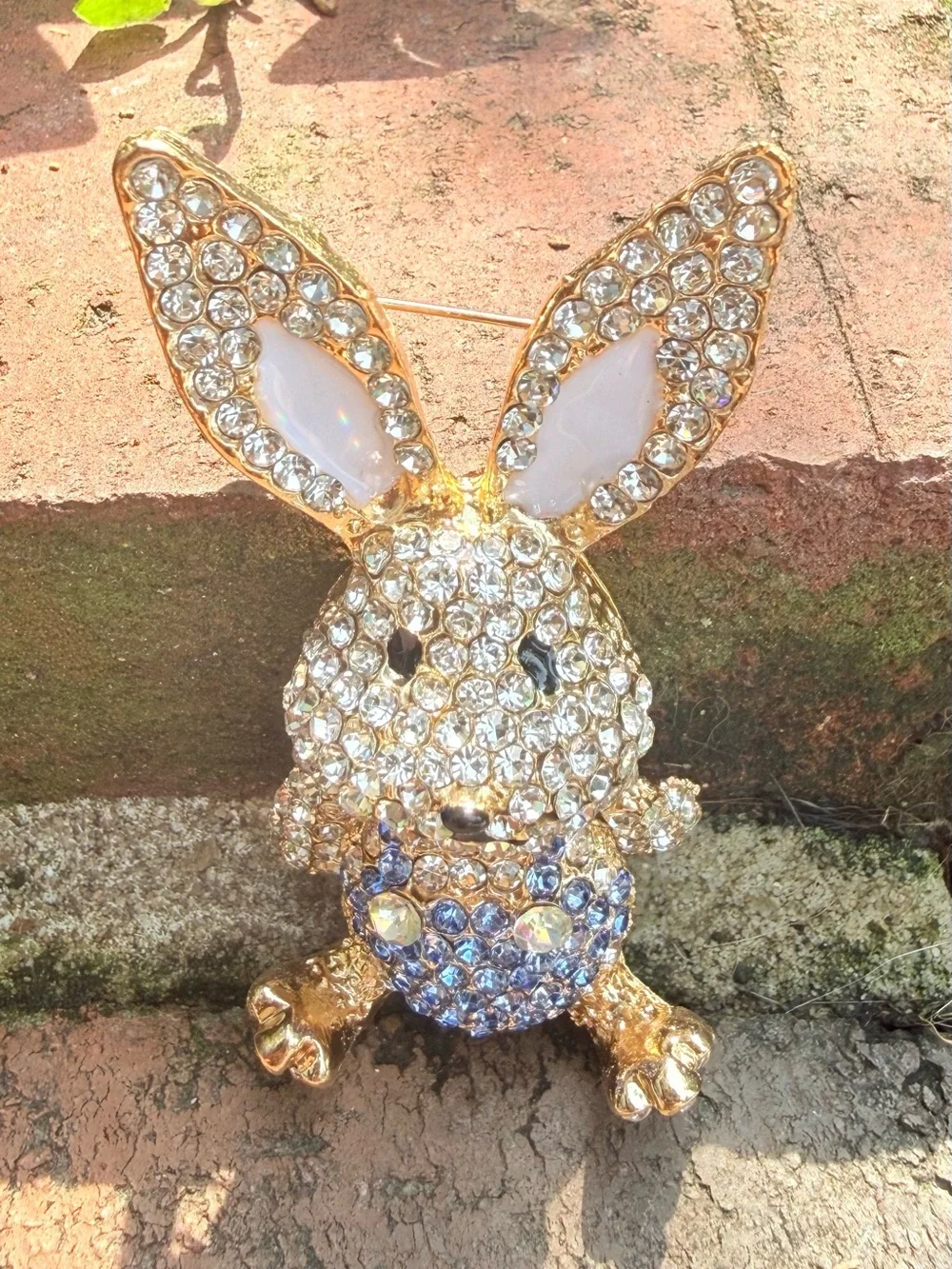 🐰 He Moves! Gold-Tone Rhinestone Movable Head and Arms Bunny Brooch Pin